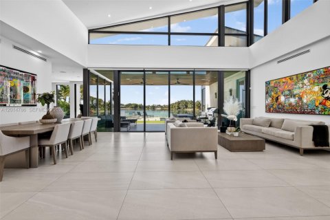 Villa ou maison à louer à Miami, Floride: 6 chambres, 334.73 m2 № 2171283 - photo 5