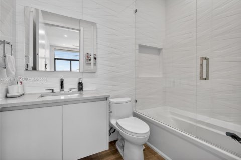 Villa ou maison à louer à Miami, Floride: 6 chambres, 334.73 m2 № 2171283 - photo 16