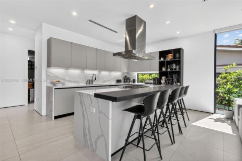 Villa ou maison à louer à Miami, Floride: 6 chambres, 334.73 m2 № 2171283 - photo 23