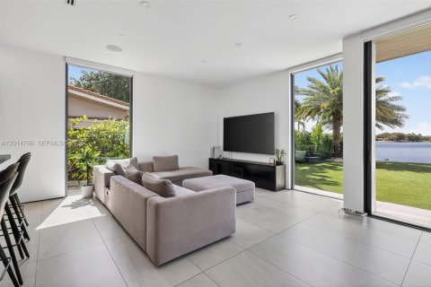 Villa ou maison à louer à Miami, Floride: 6 chambres, 334.73 m2 № 2171283 - photo 26