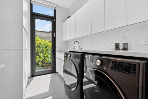 Villa ou maison à louer à Miami, Floride: 6 chambres, 334.73 m2 № 2171283 - photo 27