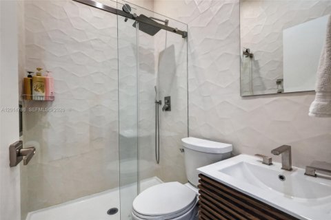 Villa ou maison à louer à Miami, Floride: 6 chambres, 334.73 m2 № 2171283 - photo 28
