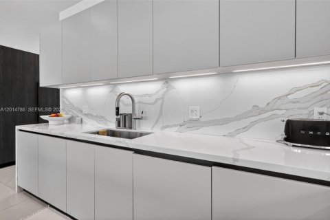 Villa ou maison à louer à Miami, Floride: 6 chambres, 334.73 m2 № 2171283 - photo 24