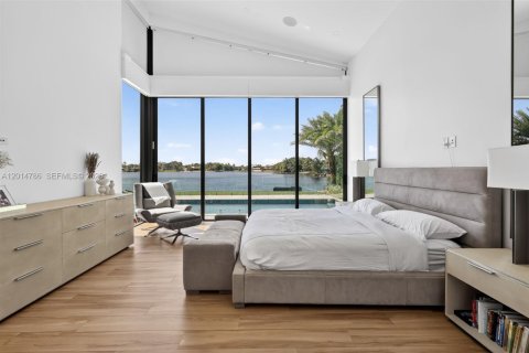 Villa ou maison à louer à Miami, Floride: 6 chambres, 334.73 m2 № 2171283 - photo 17