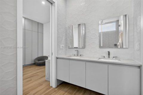Villa ou maison à louer à Miami, Floride: 6 chambres, 334.73 m2 № 2171283 - photo 11