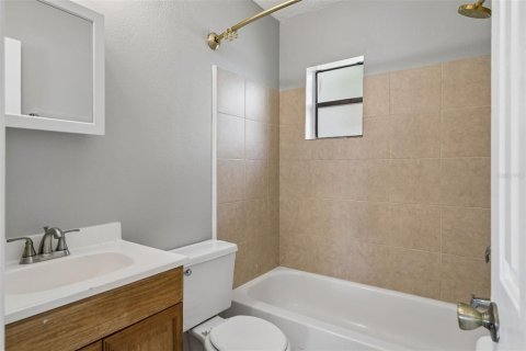 House in Eustis, Florida 2 bedrooms, 67.35 sq.m. № 2204254 - photo 13