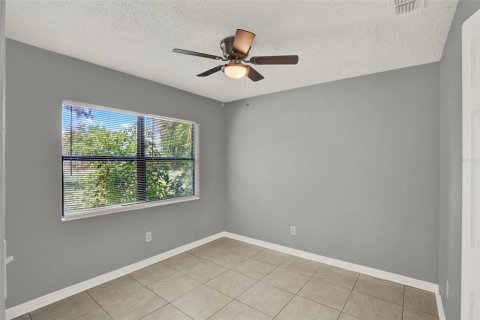 House in Eustis, Florida 2 bedrooms, 67.35 sq.m. № 2204254 - photo 12
