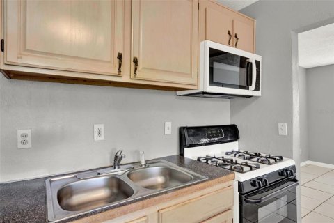 House in Eustis, Florida 2 bedrooms, 67.35 sq.m. № 2204254 - photo 6