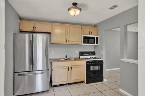 House in Eustis, Florida 2 bedrooms, 67.35 sq.m. № 2204254 - photo 5