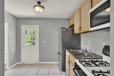 House in Eustis, Florida 2 bedrooms, 67.35 sq.m. № 2204254 - photo 8