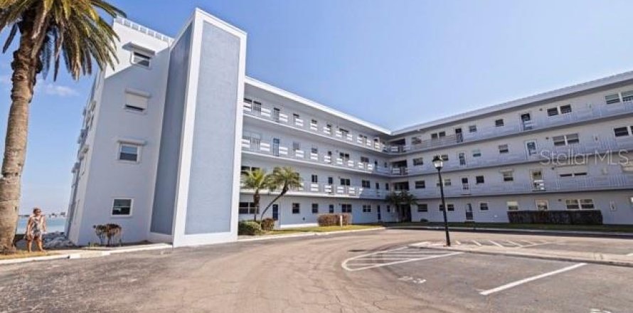 Condo à Saint Petersburg, Floride, 1 chambre № 2150068