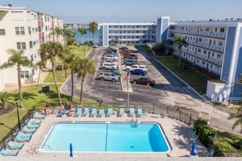 Copropriété à vendre à Saint Petersburg, Floride: 1 chambre, 106.37 m2 № 2150068 - photo 20