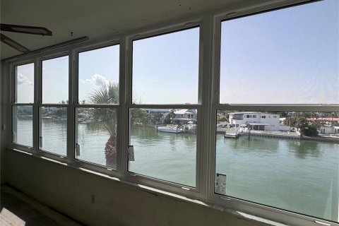 Copropriété à vendre à Saint Petersburg, Floride: 1 chambre, 106.37 m2 № 2150068 - photo 3
