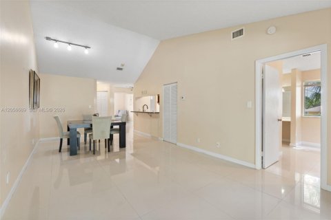 Copropriété à vendre à Coral Springs, Floride: 2 chambres, 96.99 m2 № 2168110 - photo 5