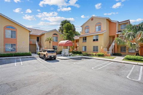Condo in Coral Springs, Florida, 2 bedrooms № 2168110