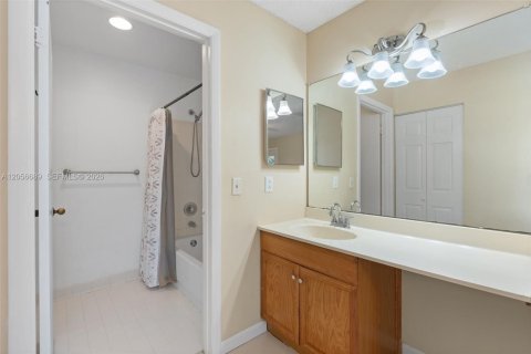 Copropriété à vendre à Coral Springs, Floride: 2 chambres, 96.99 m2 № 2168110 - photo 27