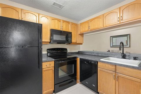 Copropriété à vendre à Coral Springs, Floride: 2 chambres, 96.99 m2 № 2168110 - photo 17
