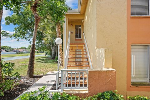 Copropriété à vendre à Coral Springs, Floride: 2 chambres, 96.99 m2 № 2168110 - photo 3