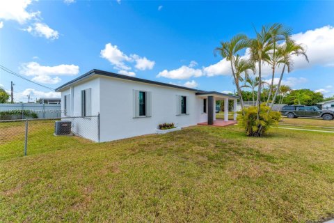 Casa en venta en Miami, Florida, 3 dormitorios, 90.58 m2 № 1684027 - foto 15
