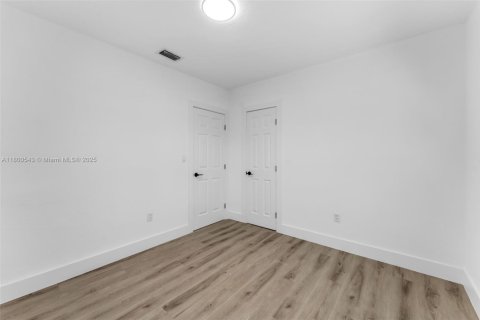 Casa en venta en Miami, Florida, 3 dormitorios, 90.58 m2 № 1684027 - foto 13