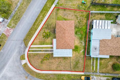 Casa en venta en Miami, Florida, 3 dormitorios, 90.58 m2 № 1684027 - foto 21