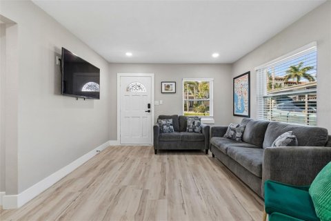 Villa ou maison à louer à Tampa, Floride: 4 chambres, 124.4 m2 № 2289536 - photo 8