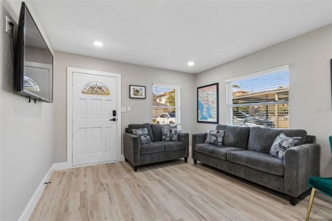 Villa ou maison à louer à Tampa, Floride: 4 chambres, 124.4 m2 № 2289536 - photo 7