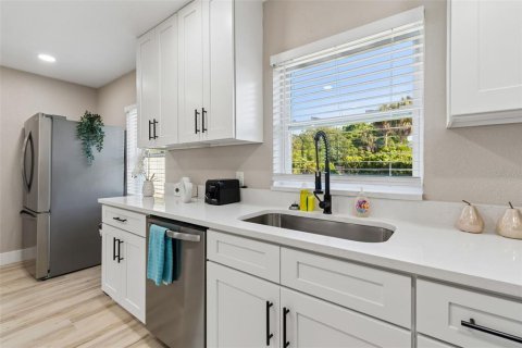 Villa ou maison à louer à Tampa, Floride: 4 chambres, 124.4 m2 № 2289536 - photo 19