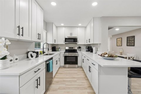 Villa ou maison à louer à Tampa, Floride: 4 chambres, 124.4 m2 № 2289536 - photo 16