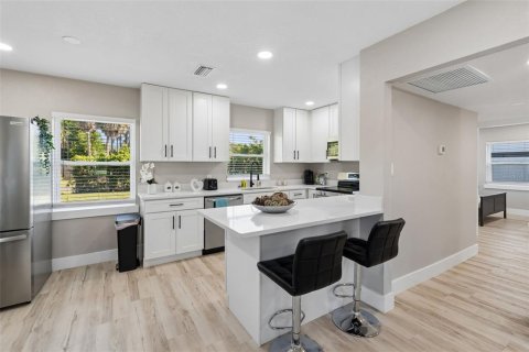 Villa ou maison à louer à Tampa, Floride: 4 chambres, 124.4 m2 № 2289536 - photo 10