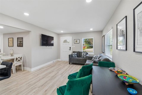 Villa ou maison à louer à Tampa, Floride: 4 chambres, 124.4 m2 № 2289536 - photo 9