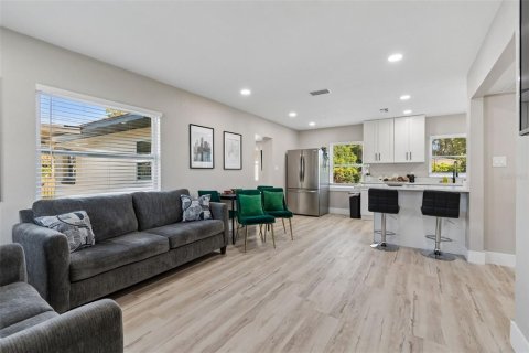 Villa ou maison à louer à Tampa, Floride: 4 chambres, 124.4 m2 № 2289536 - photo 5