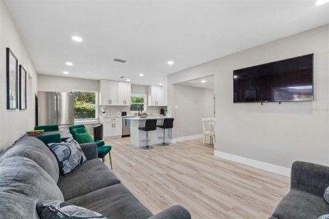 Villa ou maison à louer à Tampa, Floride: 4 chambres, 124.4 m2 № 2289536 - photo 6