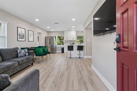 Villa ou maison à louer à Tampa, Floride: 4 chambres, 124.4 m2 № 2289536 - photo 2
