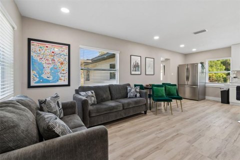 Villa ou maison à louer à Tampa, Floride: 4 chambres, 124.4 m2 № 2289536 - photo 4