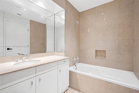 Copropriété à louer à Bal Harbour, Floride: 2 chambres, 288.93 m2 № 1982825 - photo 17