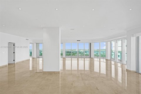 Copropriété à louer à Bal Harbour, Floride: 2 chambres, 288.93 m2 № 1982825 - photo 5