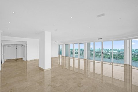 Copropriété à louer à Bal Harbour, Floride: 2 chambres, 288.93 m2 № 1982825 - photo 14