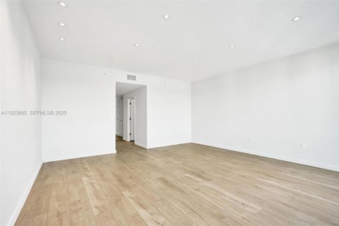 Copropriété à louer à Bal Harbour, Floride: 2 chambres, 288.93 m2 № 1982825 - photo 23