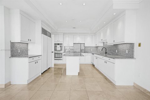 Copropriété à louer à Bal Harbour, Floride: 2 chambres, 288.93 m2 № 1982825 - photo 12