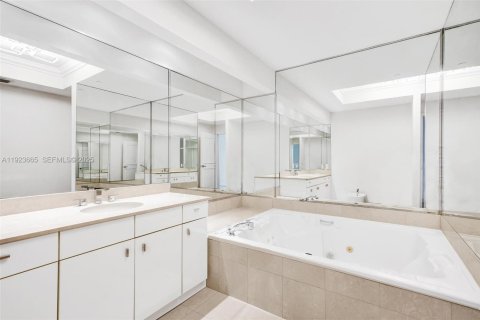 Copropriété à louer à Bal Harbour, Floride: 2 chambres, 288.93 m2 № 1982825 - photo 30