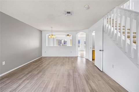 Townhouse in Orlando, Florida 4 bedrooms, 170.66 sq.m. № 2094479 - photo 5