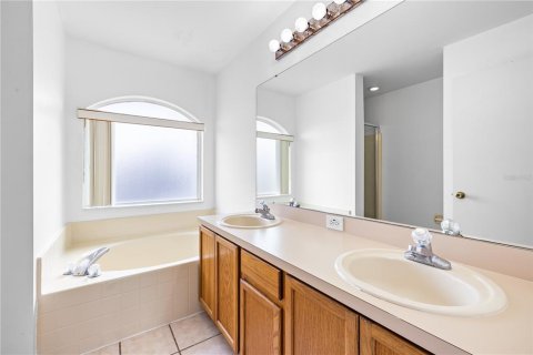 Townhouse in Orlando, Florida 4 bedrooms, 170.66 sq.m. № 2094479 - photo 19