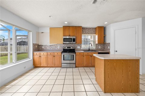 Townhouse in Orlando, Florida 4 bedrooms, 170.66 sq.m. № 2094479 - photo 11
