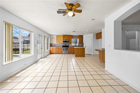 Townhouse in Orlando, Florida 4 bedrooms, 170.66 sq.m. № 2094479 - photo 10