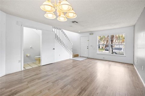 Townhouse in Orlando, Florida 4 bedrooms, 170.66 sq.m. № 2094479 - photo 7