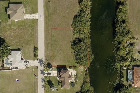 Land in Cape Coral, Florida № 864380 - photo 1