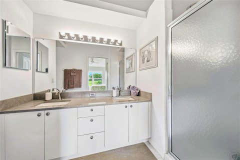 Condo in Sarasota, Florida, 2 bedrooms  № 2398914 - photo 24