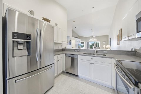 Condo in Sarasota, Florida, 2 bedrooms  № 2398914 - photo 13