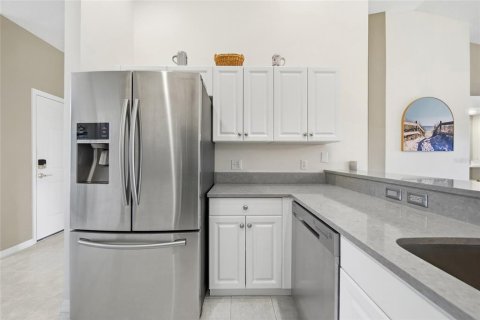 Condo in Sarasota, Florida, 2 bedrooms  № 2398914 - photo 15